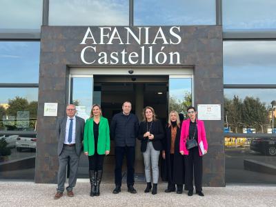 Susana Camarero es reunix amb representants de l’entitat Afanias a Castelló